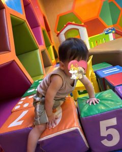 Babysitter reading story books with children in Da Nang